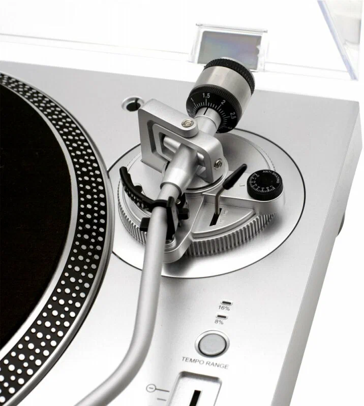 Вид сверху на проигрыватель Audio-Technica AT-LP120XUSB